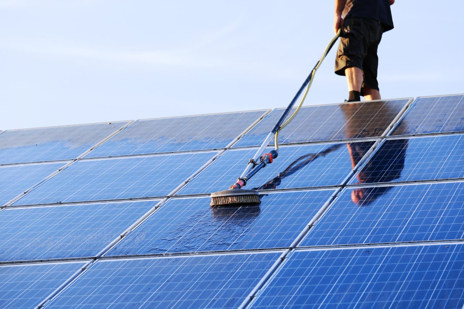 Lavaggio pannelli fotovoltaici con spazzola rotante